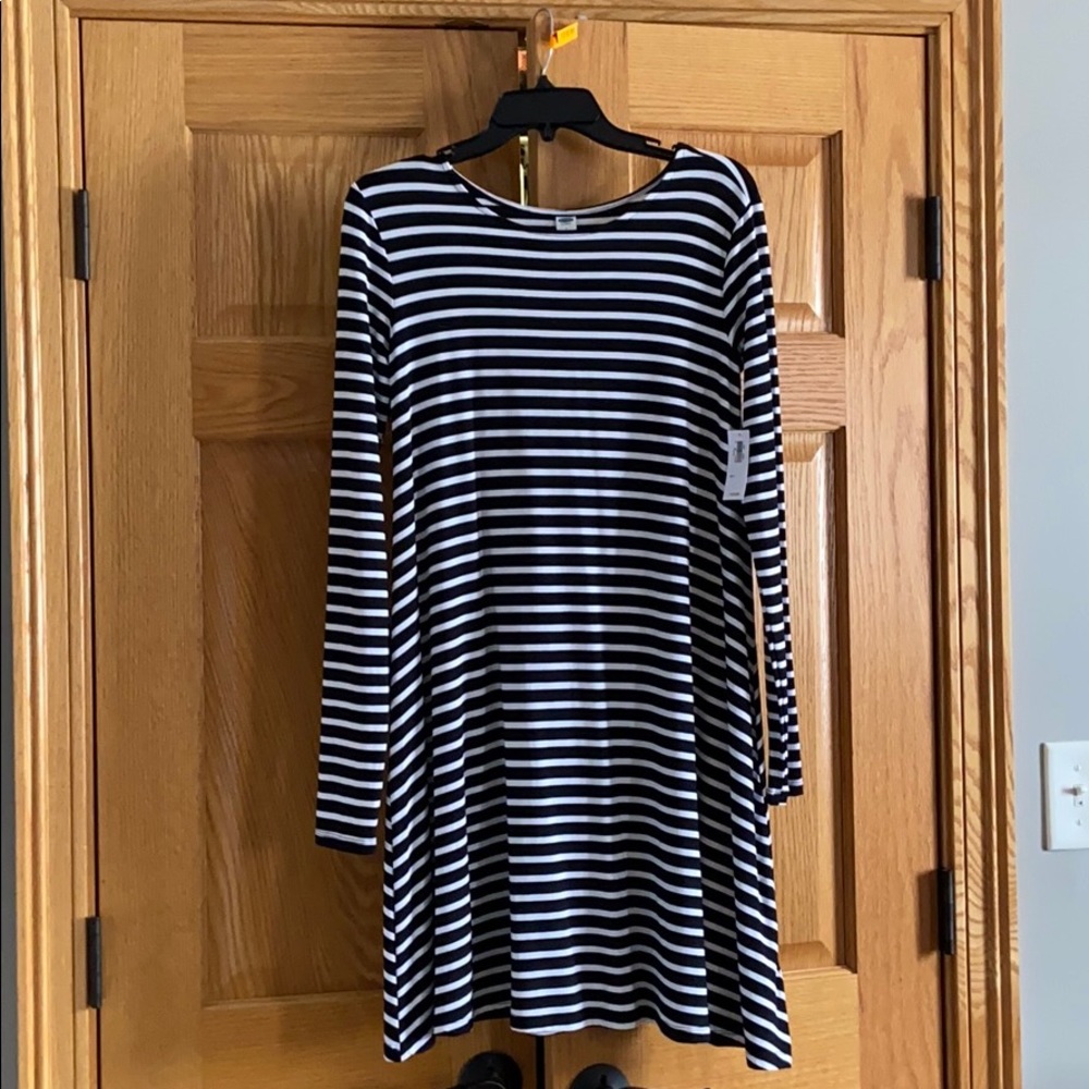 Black and White Long Sleeve Dress (Old Navy)